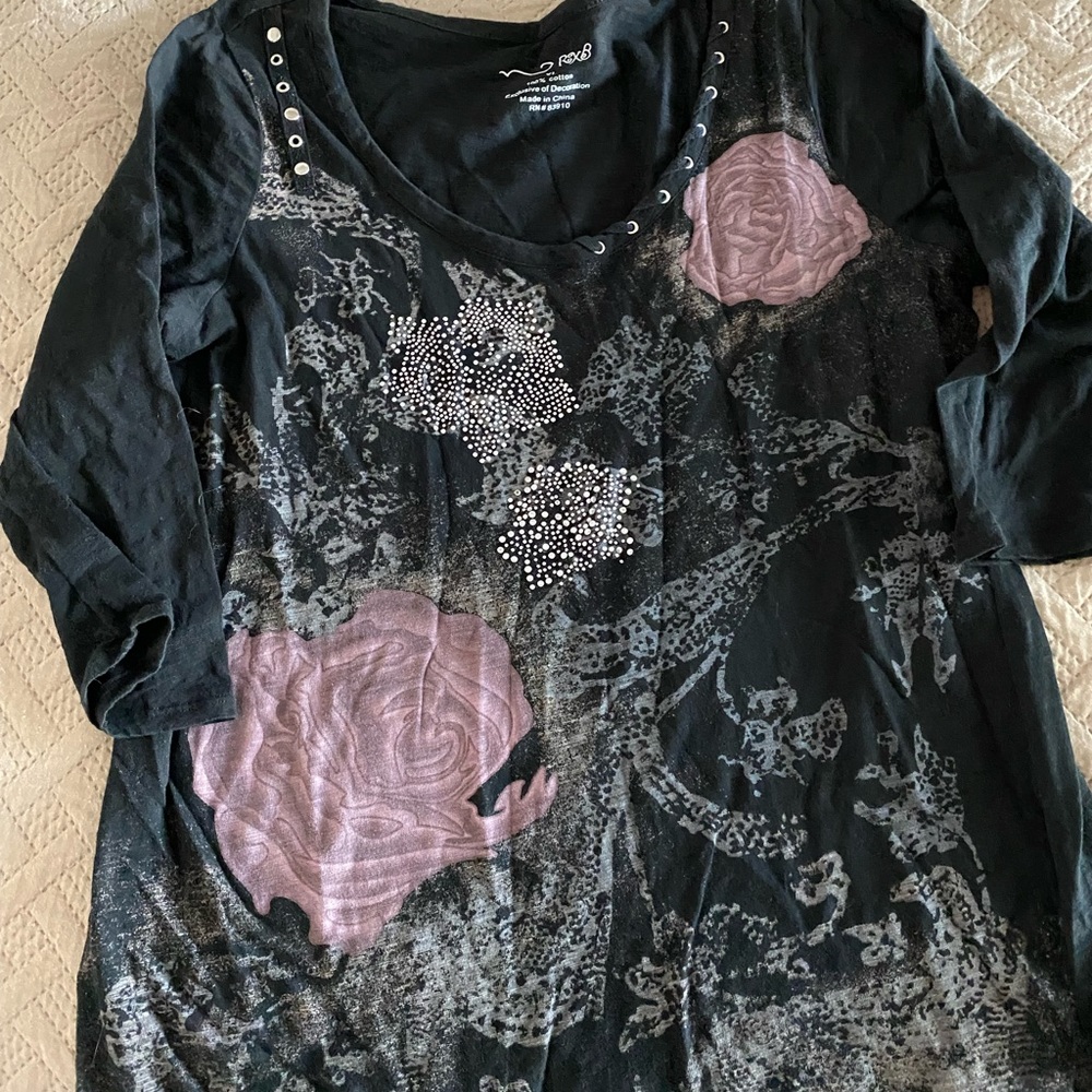 Black top with sparkles and roses, 3/4 sleeves
